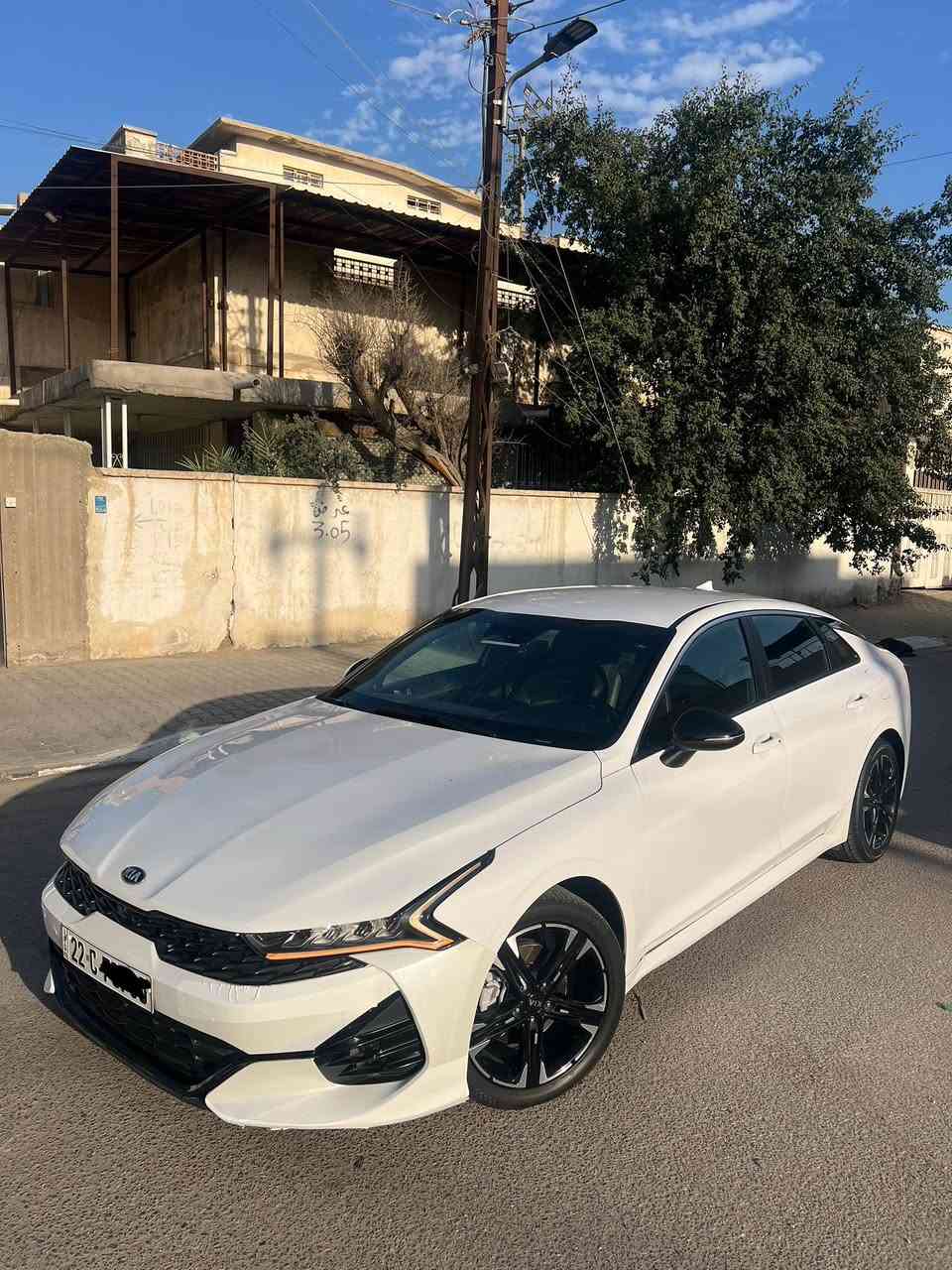 السلام عليكم K5 مديل 2021 وارد امريكي بيه جاملغ وبنيد نفسهن مصلحات لغود وشواصي مكفولات بدون يرباك وبيه مكانين بارد بسيطات موصفات سياره جيتي لاين فول ماعده بنرامه مكينه ١٦٠٠ تيربو مكينه وكير وتبريد وحداديه مكفولات سياره جاهزه من كل نواحي مانقصه برغي ماشيه ٨٠ ميل رقم ربيل بسم شخص تحويل لو وكاله حاضر سنويه 2027 تنتهي 
مكاني بصره📍
 رقم *********** 📞
سعر 165$
