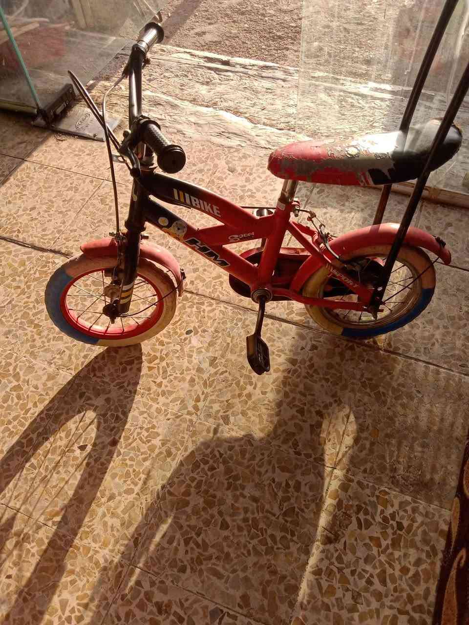 سلام وعليكم بيسكلات مال اطفال. حجم ١٢عدد ٤ سعر الواحد ٣٠ كلهم جاهزين شرط  *********** 📱مكاني موصل حي الإنتصار شارع ٦٠ 🚲🚲🚲🚲🚲🚲🚲🚲🚲🚲
