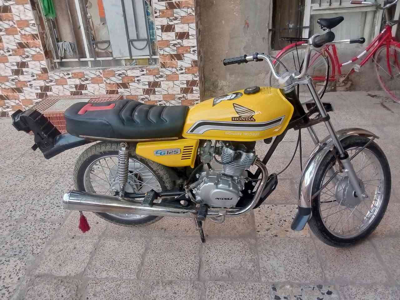 ***********السلام عليكم دراجه نضيفه للبيع سعر 700وبيها مجال
