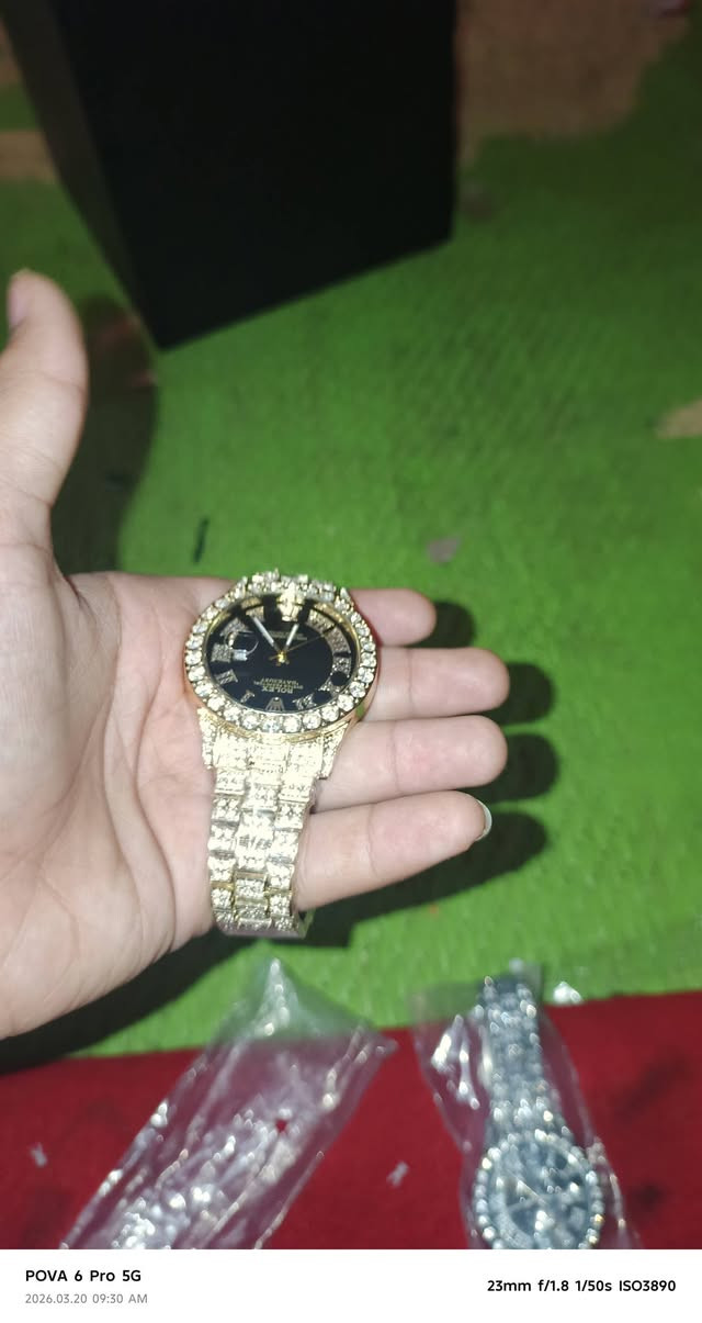 ساعات بهاذ الشكل الجميل القطعه ي5 الف 
التوصيل 5 الف لجميع المحافظات


**إذا كنت صاحب هذا الإعلان وتريد حذفه لأي سبب، رجاءا أرسل رسالة إلى الدعم الفني**