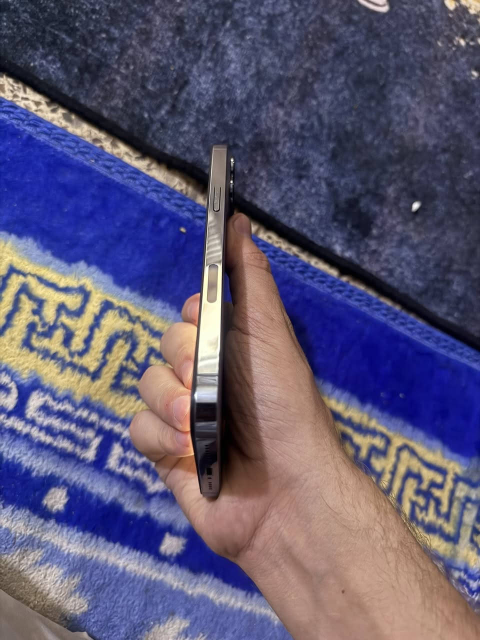 ايفون 13 برو ماكس لون بحري ذاكره 256  بطاريه83
لون بحري جهاز نضيف  كله شغال   ضهره شوي بي فطر
 السعر 475 بي مجال مكاني بغداد ‭0773 309 5596‬
