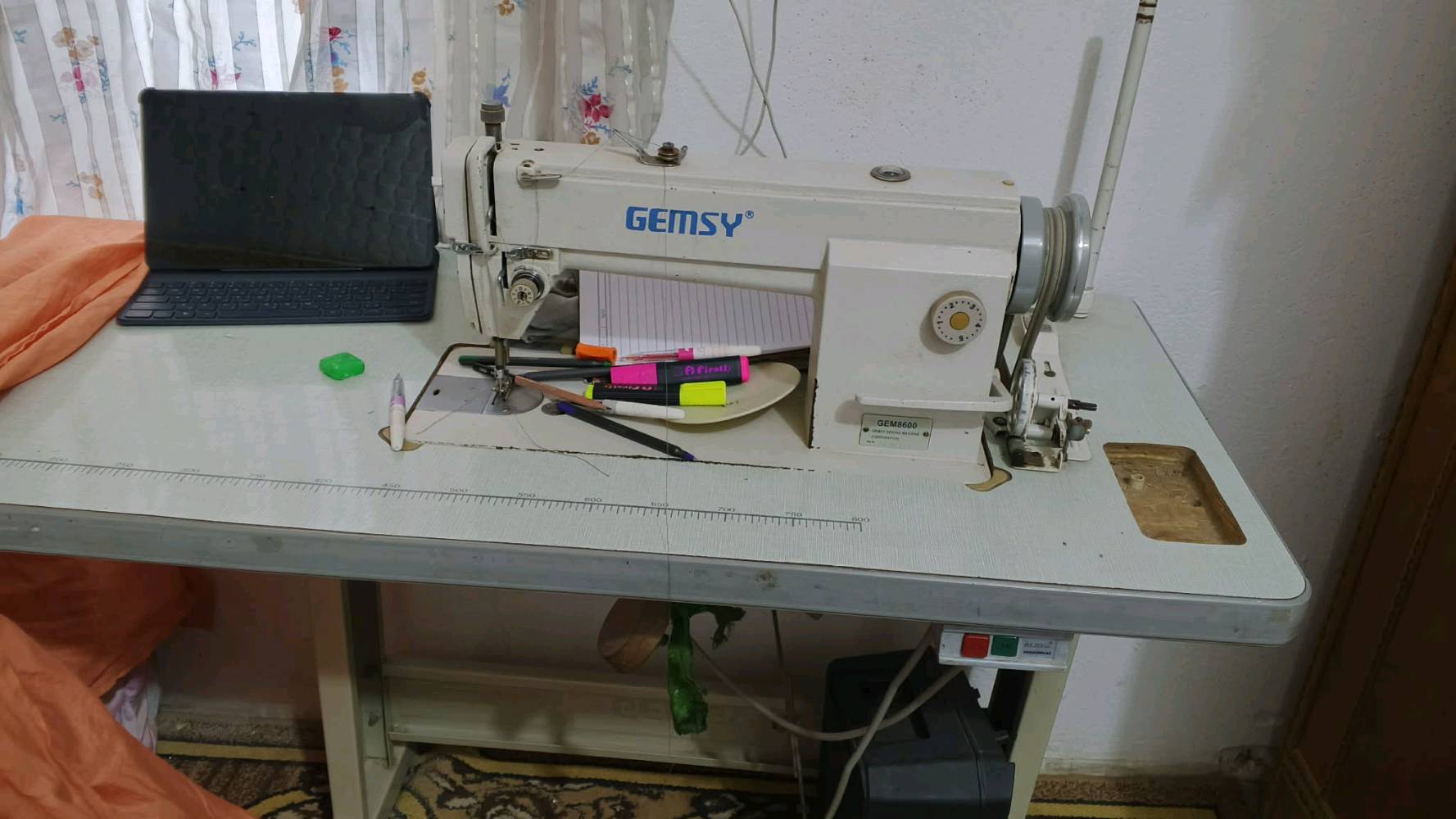 ماكينه خياطه اللبيع 
مكينه نضيفه  وشغاله
مكان ديوانيه الحمزه الشرقي سعر ٤٠٠
وبيه مجال  تصال عل هذه رقم ***********