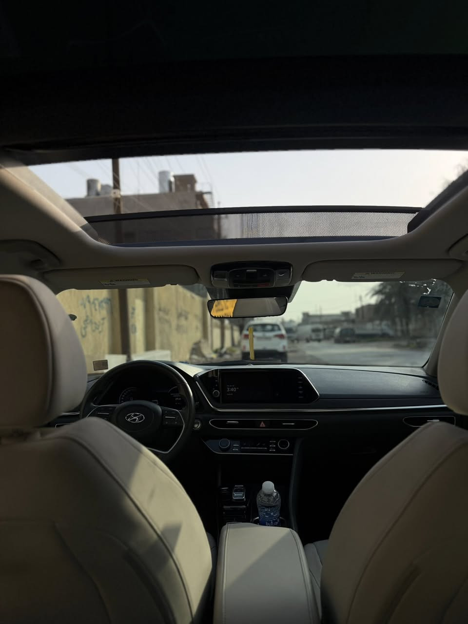 السلام عليكم للبيع فقط سوناتا موديل 2023 وارد امريكي لون ابيض محرك 2.5 المرغوب گير At 8speed المرغوب بدون صبغ بدون ايرباك بدون دواخل
المواصفات: 
بنوراما 
تبريد قطعتين 
تبريد بيانو منفصل 
تدفئة كشنات 
رادار امامي 
رادار خلفي توقف ذاتي عند الاقتراب 
رادار جانبي 
٩سماعات 
دشبول دجيتال
تشغيل عن بعد  
شاشة الكبير تدعم كار بلاي وخرائط 
شحن لاسلكي 
كشن كهرباء 
لدات امامي خلفي 
داخل ابيض 
ترحيب عند الاقتراب 
تحديد مسار 
جنطة ذكية  
حادثهة خشم البنيد ومبدل نفس اللون 
السيارة مكينة كير تبريد كلة بشرط 
السعر ٢٠٠وبيهة مجال 
***********
