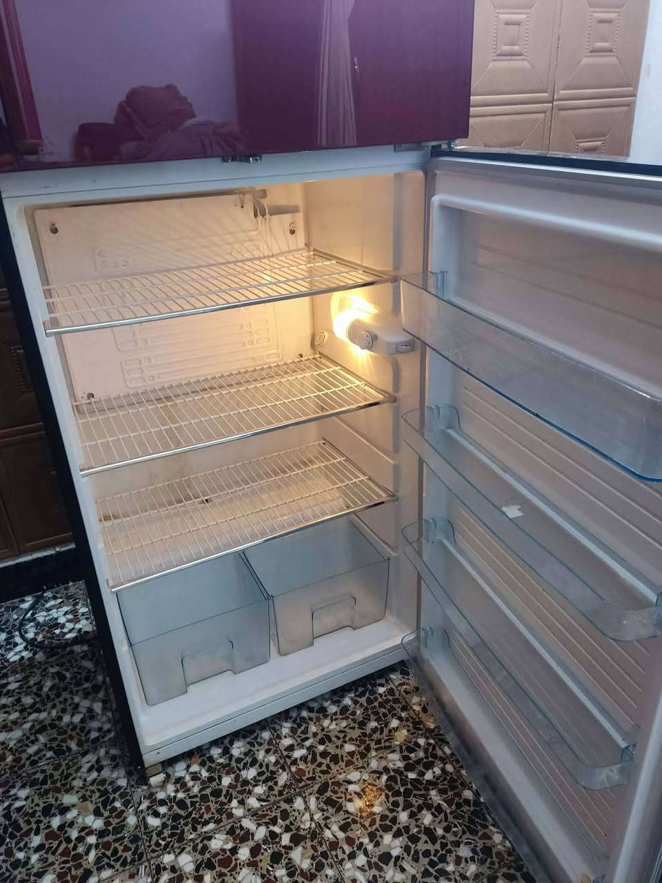 ***********
شراي يتفضل واتساب
ثلاجة للبيع الحجم 16 قدم 
الصنع تركي سعر كلش مناسب 
عنوان بغداد حي الامين
