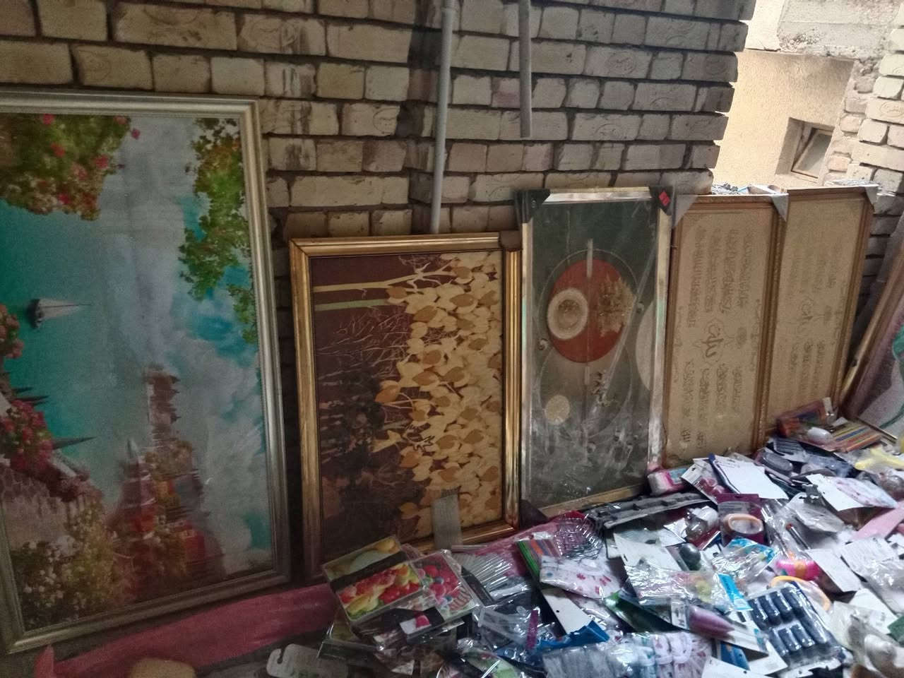 السلام عليكم عندي بضاعه باترينات وسفينه وشبج ***********.    بغداد المعالف سوق التراث واتساب
