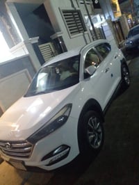 عندي توسان خليجي موديل ١٨  رقم بغدااد محرك ٢٠٠٠دوش مكفوله صبغ   عدا دع...