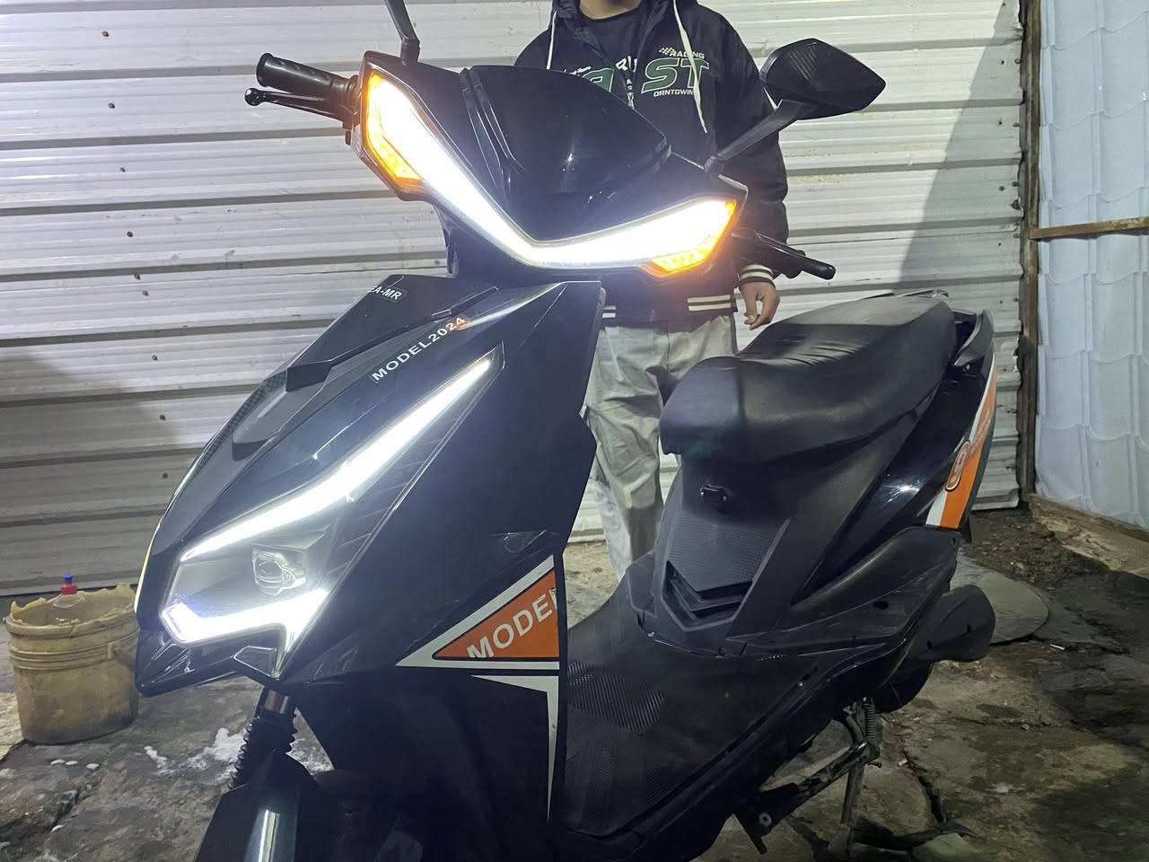 يا الله سلام عليكم سكنس شحن 6بطاريات ملف 2000 شاحنه موجوده سويجين وبصمه كهربائيات كلا شغال اشاير يمنه يسره لايت عالي زوج تايرات جدد بطارياتها ما صار شهرين من مبدله بيها سرعه رابعه بس مامربوطه مكانه بغداد الشعب 
سعرها 750وبيها مجال ان شاء الله خابرني وتدلل***********
