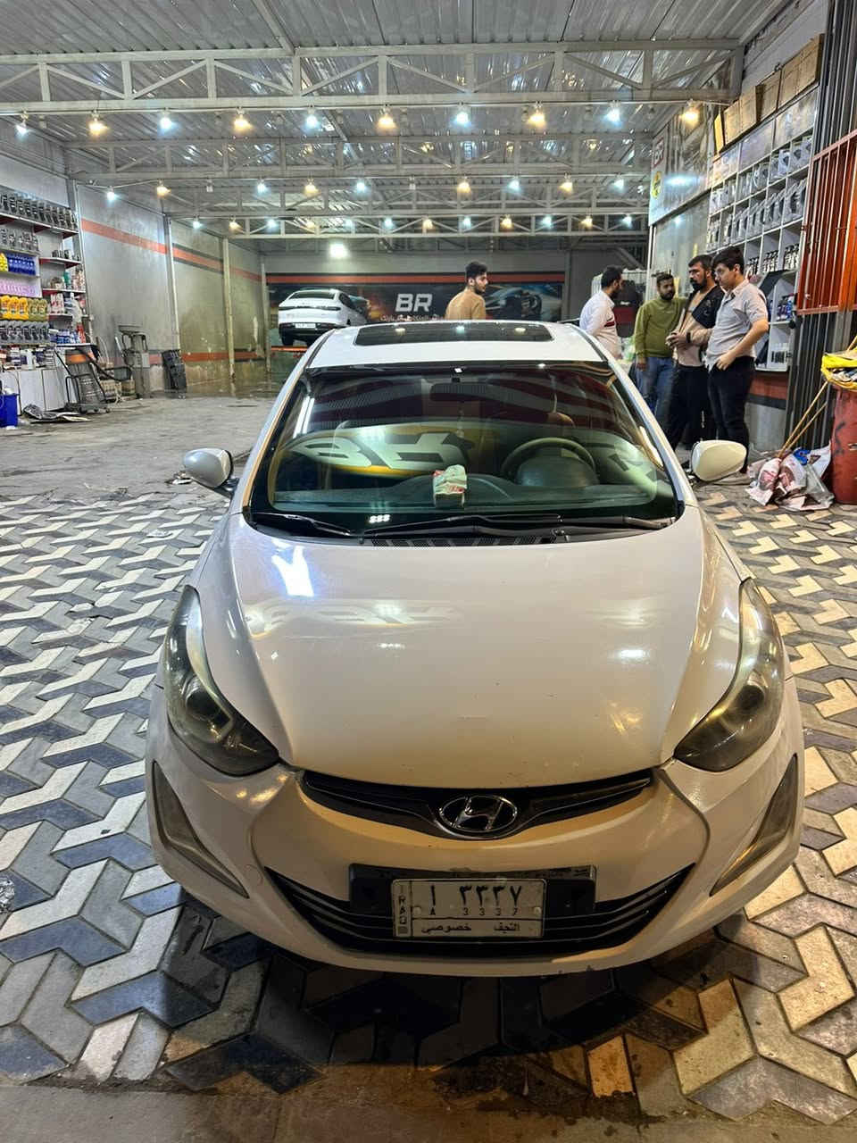 السلام عليكم 
للبيع او مراوس بي وايدي فقط 
 النترا 2013 خليجي رقم نجف مميز بأسمي كير مكينه حداديه مكفولات تدفئه تبريد مكفولات مكينه 1800 دوش مواصفات معروفه تحكمات اشاير بالمري + شفط فتحه سقف شاشه كامره  السياره  مكفولة من الصبغ
السعر 110 
عنوان السياره النجف 
للاستفسار الاتصال على الرقم
***********6
