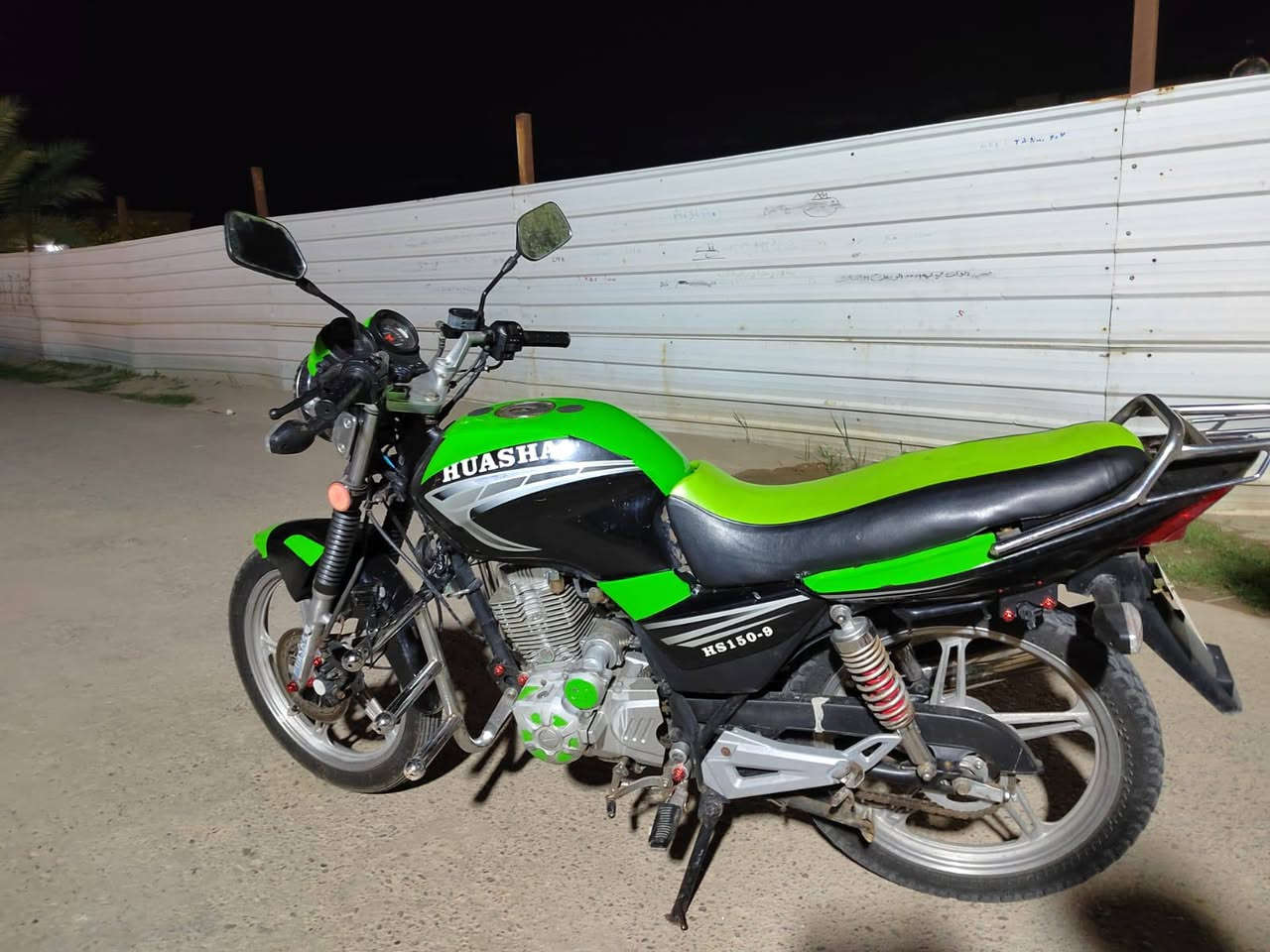 اسلام عليكم
موطور هيوشه موديل 2020 للبيع
موطور نضيف بعده ما مفتوح بعده جديد
كامل اوراق وگمىرگ كامله المكان الرمادي 
التواصل خاص او على الرقم ***********
