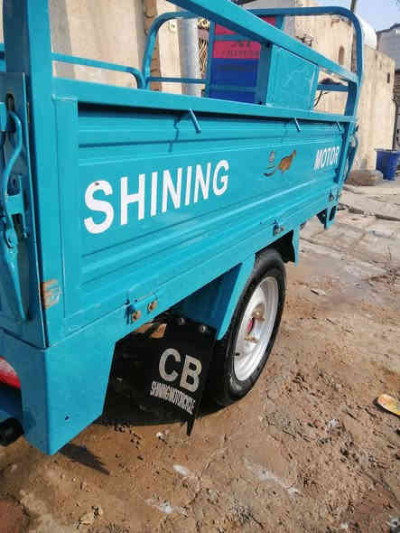 سلام عليكم شباب ستوته كفاله عامة
ستوته صارله شهر من طلعت من لوكيل كفاله عامه
مكاني العمارة أبو رمانه 
لسعر ٢٧٥٠
وترهم للمراوس
رقمي بي واتساب (***********)
