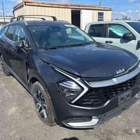 كياسبورتج امريكي ٢٤ بانزين محرك ٢٥٠٠ فور ويل EX داخل  ابيض ماشية ٢٦ مي...