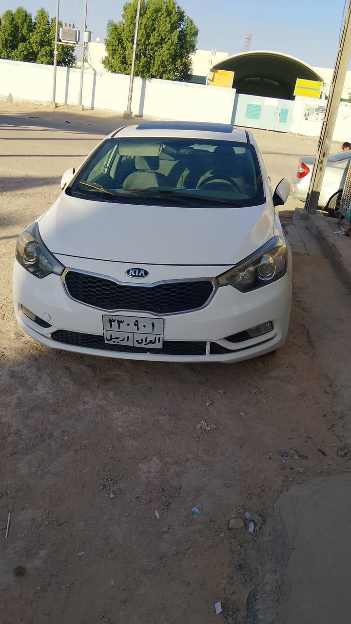سيراتو مديل ١٣شكل ال١٤
سيارة فول فتحه بصمه مري شفط تحكمات 

محرك 1600بيها رشات صبغ قليله بدون ضربه قويه 

شواصي وحوض كفاله ب93وبيها مجال قليل 
تبريد حداديه جاهزه السياره
***********
