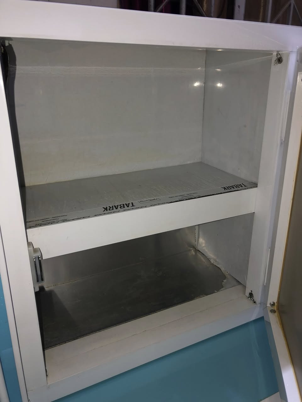 كاونتر نظيف جدا بعدة بجيس تفصال شغل درجة اولى قياس متر ونص السعر 250 متوفرة خدمة توصيل للاتصال ***********
