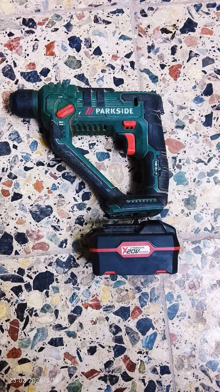 بغداد / العبيدي حي السفير 
شغالات مال بيت فقط البارك سايد يحتاج بطارية وعلى الشغل
150 الف شلع لايوجد توصيل

هاتف *********** واتساب موجود
