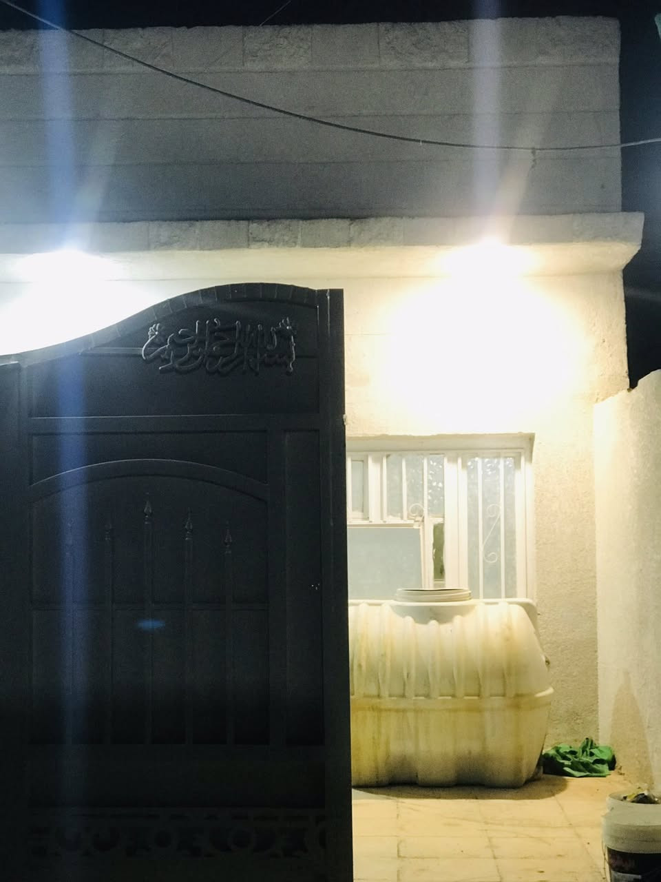 لليجار شارع المركز جديد الالبان يم المدارس مساحه 110.  ***********
