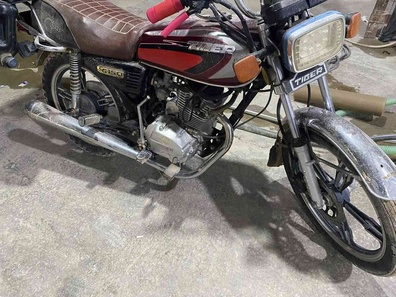 دراجه تايكر  5 كير موديل ٢٠٢٠ نضيفه ماناقصها شي سلف هندر شغال مكينه ناعمه كير ناعم هورن شغال السعر 370 مكاني الديوم رقم ***********
