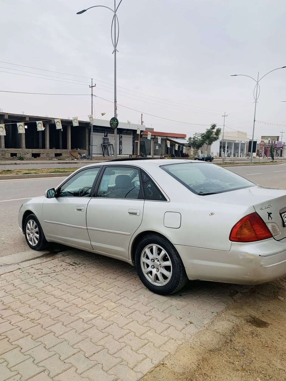 السلام عليكم ورحمة الله وبركاته افلون للبيع وارد أمريكي السياره خير من الله محرك وكير شرط فول مواصفات  صدر امامي خلفي لايت زنون مصبوغه حزام للجماليه بدون ضرر رقم أنبار السعر ٧٣ وبيها مجال رقم الهاتف ***********
