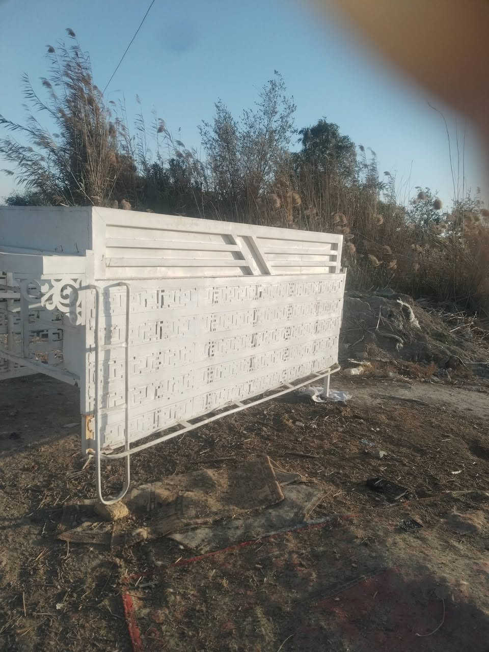 محجر كيا نثيه قاطين ارتفاعه ١٢٠ العنوان واسط قظاء النعمانيه السعر ٤٥٠وبيه مجال ***********
