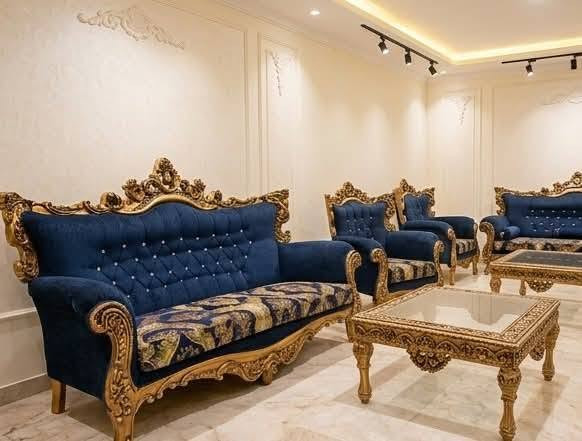 تخم ملكي 10 مقاعد نظيف مع الطبله
السعر النهائي 450 الف
 ماعليك سوى الاتصال على الرقم***********
