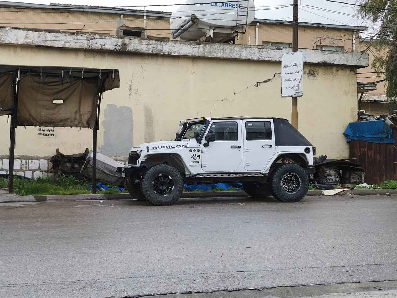 سڵاو
ئەم جێبە بۆفرۆشتن 
رەقەم هەولێر 
jeep wrangler jk 
 مۆدیل 2011 
مەکینەی 3.8 6 بستۆن
کامل ژێری دەسکاری کراوە بۆ ئۆفڕۆد 
تایەی ۳۷ لەژێرایە 
بەشەرتی گێرو دەبڵ گێروو اکسل 
 بەرمەجەی مەکینە کراوە 
سعری 155 و کەمێک مەعامەلە 
***********
