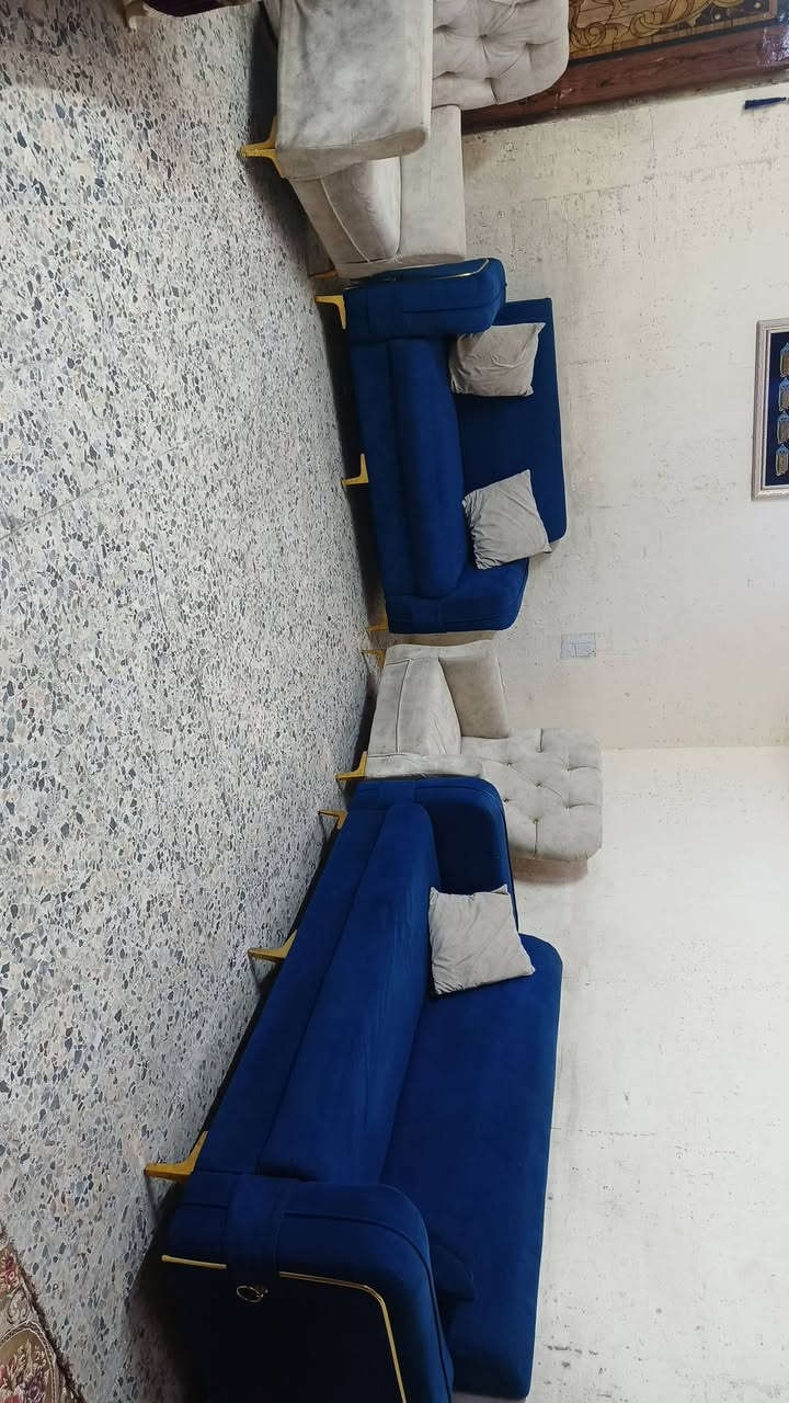 تخم 7 مقاعد نضيف جدا سعر 180 وبي مجال مكان البياع يوجد توصل بكروه رقم يوجد واتساب ***********
