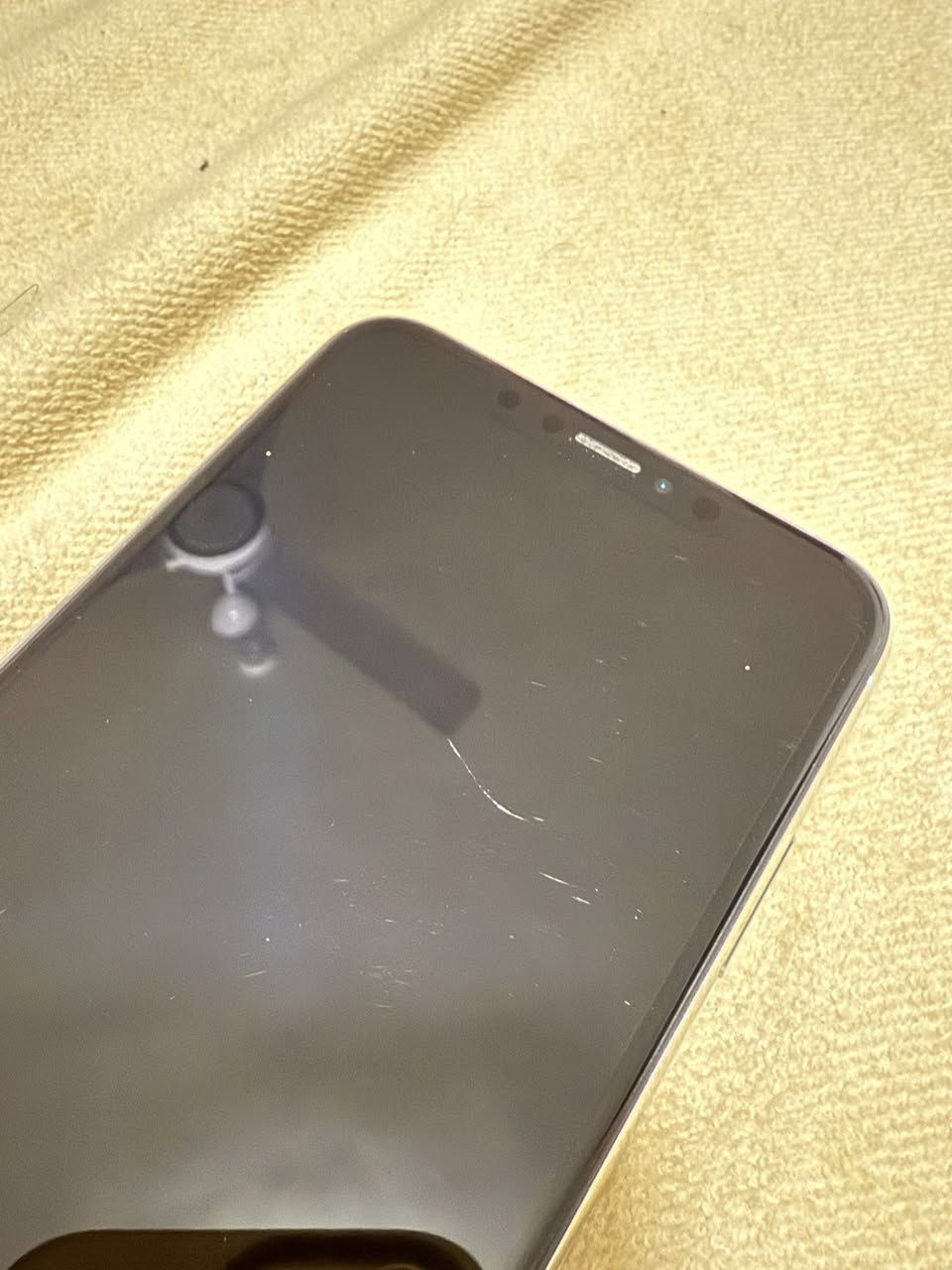 السلام عليكم اكس ماكس للبيع ذاكره 256 
بطارية 86
نضافة فقط الشاشه خدوش بسيطه وممبينه من تشغل الجهاز
كُلشي ممبدل بي لا شاشه لا ضهر الجهاز جديد
السعر 275 الف وبي مجال بسيط
مكاني بغداد البنوك
***********
