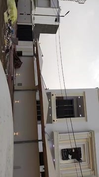 اخوان أمانة الله الي يريد يشتغل بيته كهرباء خلي يجيب هذا الشخص هو ولده...