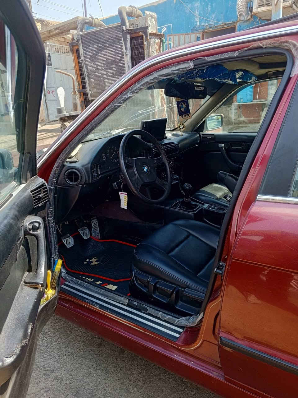 السلام عليكم
BMW.          520اصل السياره كبس 
موديل 1991
بدون ضرر بدون صبغ فقط دوسات 
مكينه كير شرط كير عادي 
فتحه سقف 
تبريد 
كشنات جلد طخم امامي خلفي كلاجديد لايت زينول طخم تاير ويل ام كلا جديد بسمي السياره شرط التحويل هزه جديده مري صقر 
بجم عريض 
مكان السياره موصل الايمن 
السعر 67وبيها مجال بسيط 
***********
الرجااااء مكلف بلنشر تفاصيل اكثر اتصل علرقم خاص مااجاوب خلاص اتصل على صاحبها ❤️
