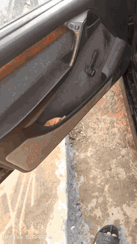 السلام عليكم للبيع اوبل اوميكا اللون اسود باذنجاني موديل 92 سنويه لحد 2030 رقم انبار دولي انكليزي تحويل ثاني يوم تقريبا مصبوغه عام نظيفه السياره محرك كير دواخلها جديد كله بس عندي السياره تخربط من اشغل السياره تكون تخربط شوي بس تمشي ما اعرف اسويها وين ما جان تطلع بيها محافظات السعر 30 ورقه مكان السياره: بغداد شارع حيفا رقم التلفون: *********** واتساب
