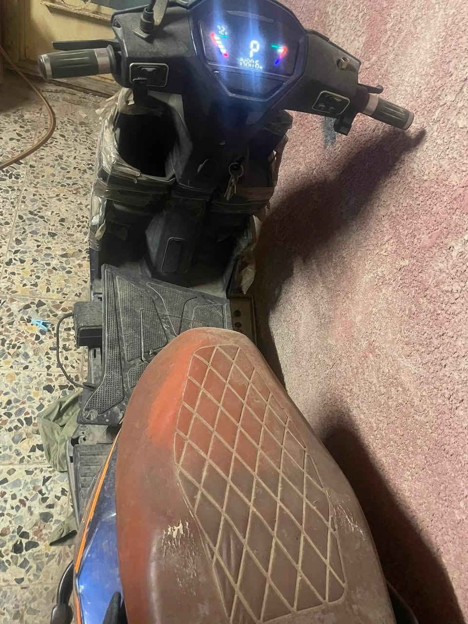 السلام عليكم
من رخصت الادمن 

دراجه شحن للبيع سوزوكيً نقصهه بس بطاريات كامله من كلشي كهرباءيات كلهه شغاله مكينتهه تخبل سريعه سرعتهه ٧٠ تجي ٦ بطاريات طافيات ٤ بطاريات بس ثنين يشتغلن عنواني جسر ديالى

الي يريدهه يدخل خاص او على رقم الواتساب

***********
