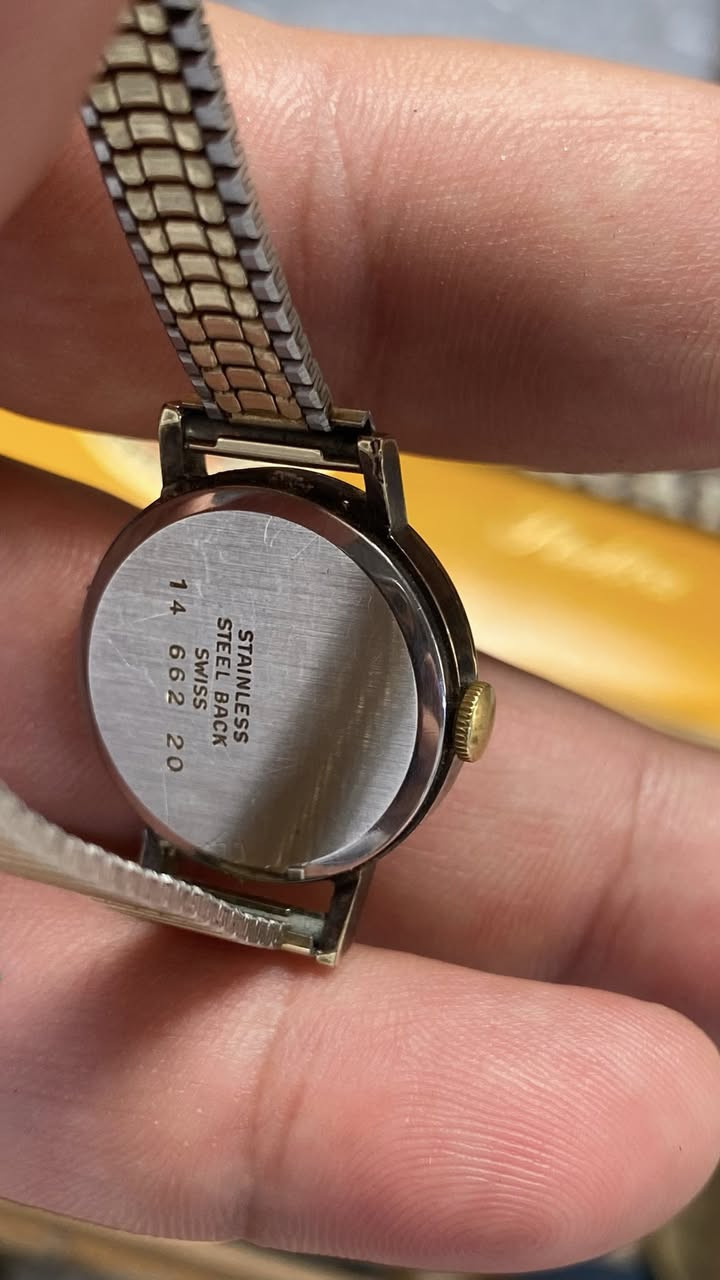 البيع/ ساعه فنتج كوك شرط شغل 

نظافه 90% السعر 35 الف معا توصيل


**إذا كنت صاحب هذا الإعلان وتريد حذفه لأي سبب، رجاءا أرسل رسالة إلى الدعم الفني**