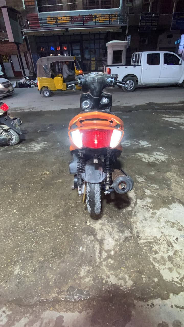 سالم عليكم دراجه سكنس للبيع بيه تزويد صرنصه وكلج خلفي وقباقه مال كور لمكيه٥٨ونص سعر٦٠٠ وبيه مجال  لمكان لامين الثانيه للستفسار عل رقم ***********
