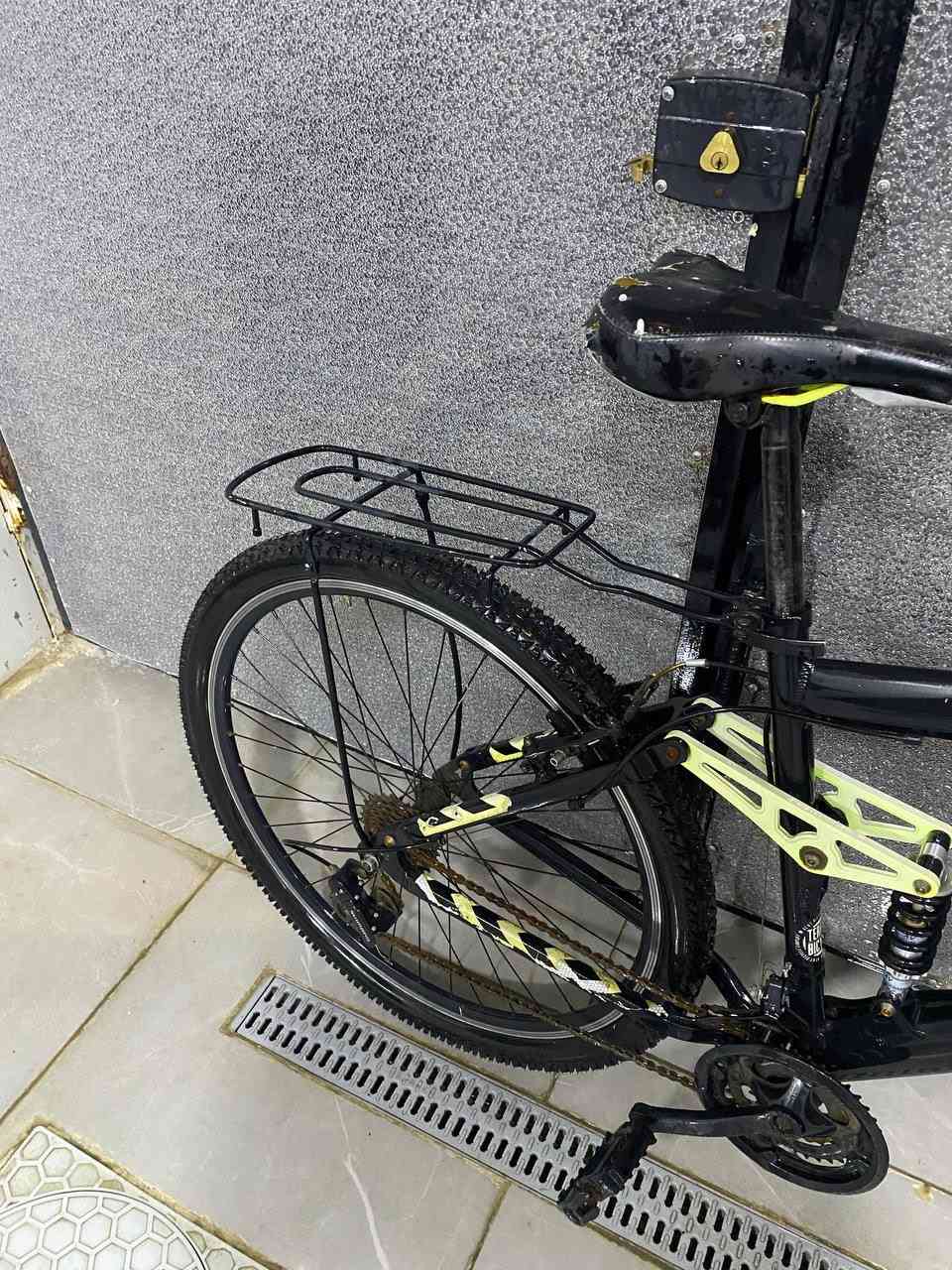 السلام عليكم بايسكل جبلي حجم 29 المنيوم دبل كير دبلات امامي خلفي نواقص بسيطه 
سعر ١١٠ وبي مجال
مكاني غزاليه
***********
