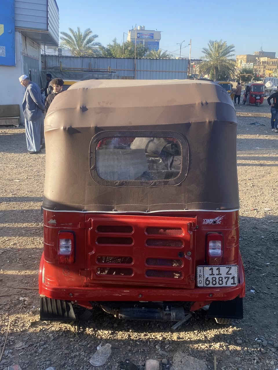 سلام عليكم
تكتك 18 للبيع 
رقم انكليزي تحويل ثاني يوم بية مكينه مال 20 وبلادي شلعه ومعدل تخبل عوزه بس تايرات وقمجي كلج والباقي بلادي 
وبية بس الباب الخلفي مرشوش ومعمره دوس وبية اربع صابع بل صفحه مالت الشوته السعر 6ملاين وبية مجال نتصال ***********
