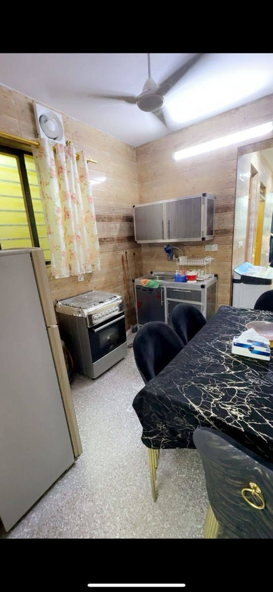 شقه مفروشه للايجار مع الانترنت سبلات 3 كاملة من كل شي الكرادة داخل قريب مجمع ليث ***********
