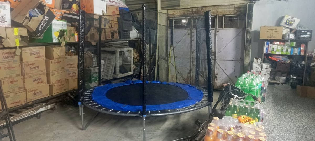ناعور فرار سعره 350
نطاز سبرنك مستخدم قليل عرض وطول  2.500 مترين

 ونص  سعره 200 

‏‪***********‬‏
