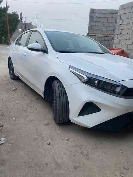 السلام عليكم 
كيا سيراتو 2024 
 خليجيه 
مكينه 2000
السياره ماشيه ٩٥ الف 
السياره بدون صبغ او بارد 
بيه رصعات 2 
وطخه بالدوسه 
السعر 169 ورقه وبيه مجال 
مكان السياره اليرموك اربع شوارع 
الاتصال 
*********** 
***********
