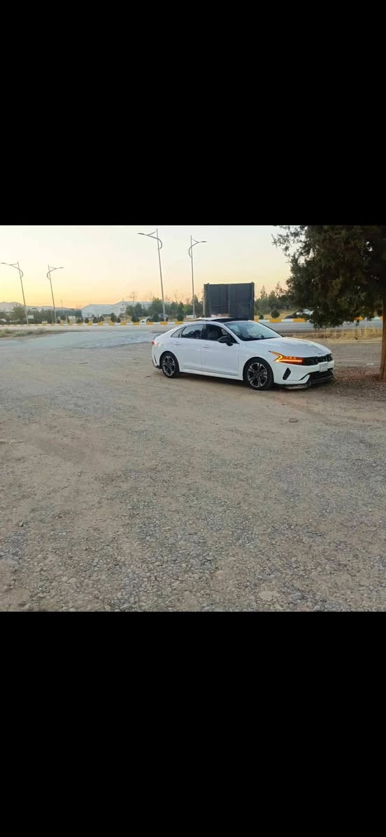كيا كي فايف موديل 2022  ماشيه 83
حادث سطحي بدون لغد بدون شاصي بنيد مبدل فقط
الرقم محدث الجديد باسمي مشروع وطني 
فول مواصفات 1/1 خمس كامرات 
157 بيهه مجال بسيط 
***********
