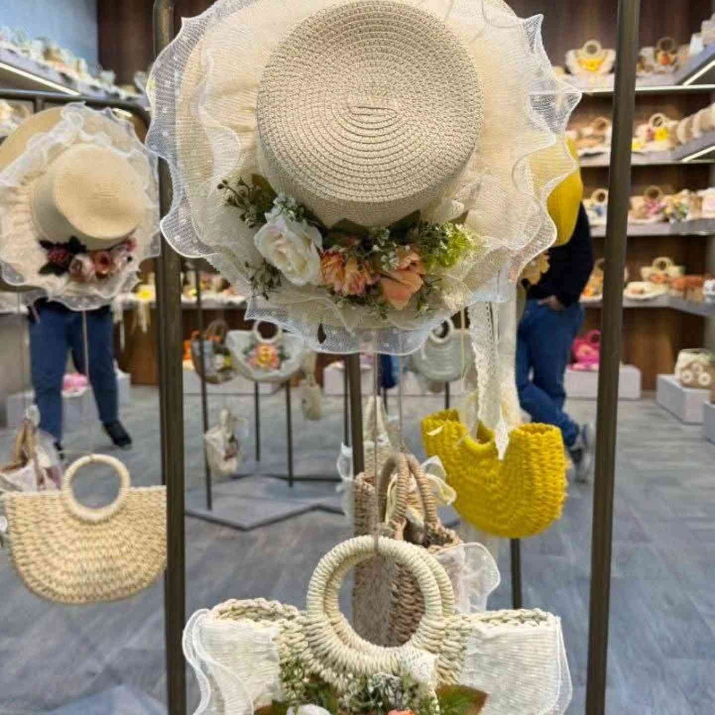 –🎀أناقة ولمسة أنوثة مميزة 🎀
حقيبة مع قبعه كيوت بتصميم عصري وألوان جذابة ✨
مناسبة للطلعات اليومية 🌟والجامعة🌍 والمشاوير 👛 والسفرات 🌈
🔹 خامة ممتازة ⭐جودة عالية
🔹 حجم عملي وخفيف🌙
🔹 ألوان حلوة تناسب كل الأذواق🌹
توصيل جميع المحافظات
توصيل داخل المجمع 
#فولو #كومنت #إكسبلور #لايك #متابعين


**إذا كنت صاحب هذا الإعلان وتريد حذفه لأي سبب، رجاءا أرسل رسالة إلى الدعم الفني**