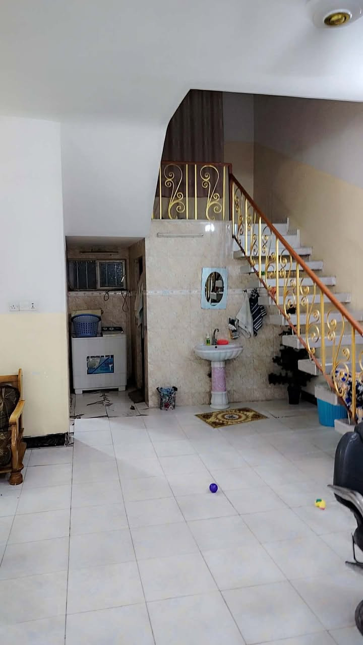 بيت ٢٥٠ متر
واجه ١٠
حي الأمير
الفرع مقابل سيد جابر
بيت عالي عن الشارع نصف متر
مخدوم صب ومجاري
بيت حر ما مطلوب ثاني يوم تحويل
استقبال ٧+٤ونص
غرفة نوم واحده
صاله كبيرة ٩+٤ونصف
مطبخ ٤ونصف في ٤ونصف الصاله بيها زاويه ٤ونصف في ٤ونصف تصلح تقسم وتصير غرفة نوم ثانيه
بيتونه كبيرة
كراج كبير يتحمل سيارتين
حديقه ٦في ٥
 للاستفسار والطلب الاتصال على هذا الرقم 

‭***********‬
