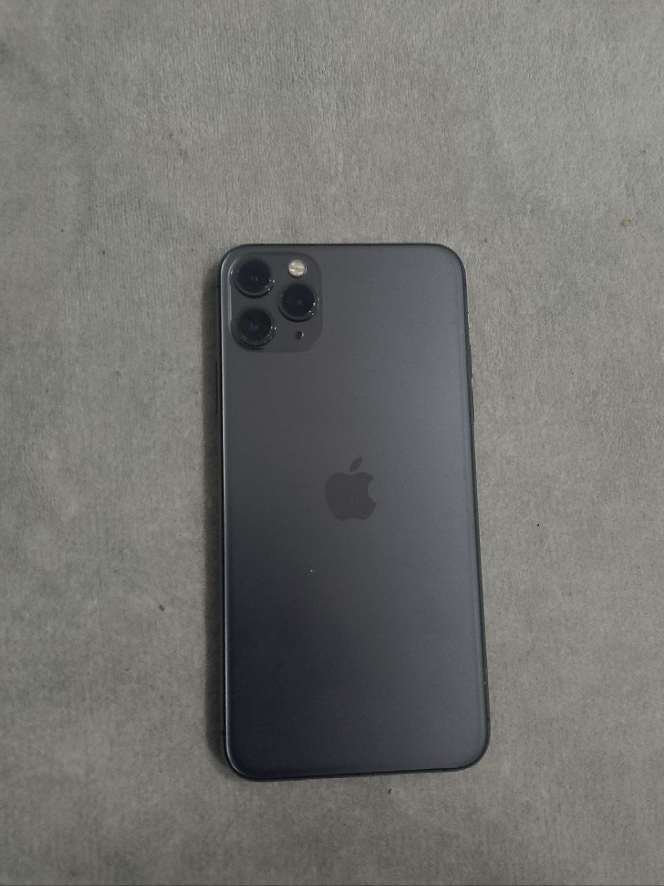 السلام عليكم 
جهاز ايفون 11 برو ماكس 
ذاكره 64 
مبدل شاشه 3 خيارات 
بطاريه 76 
السعر 190 وبي مجال قليل 
للاستفسار الاتصال على الرقم ***********
