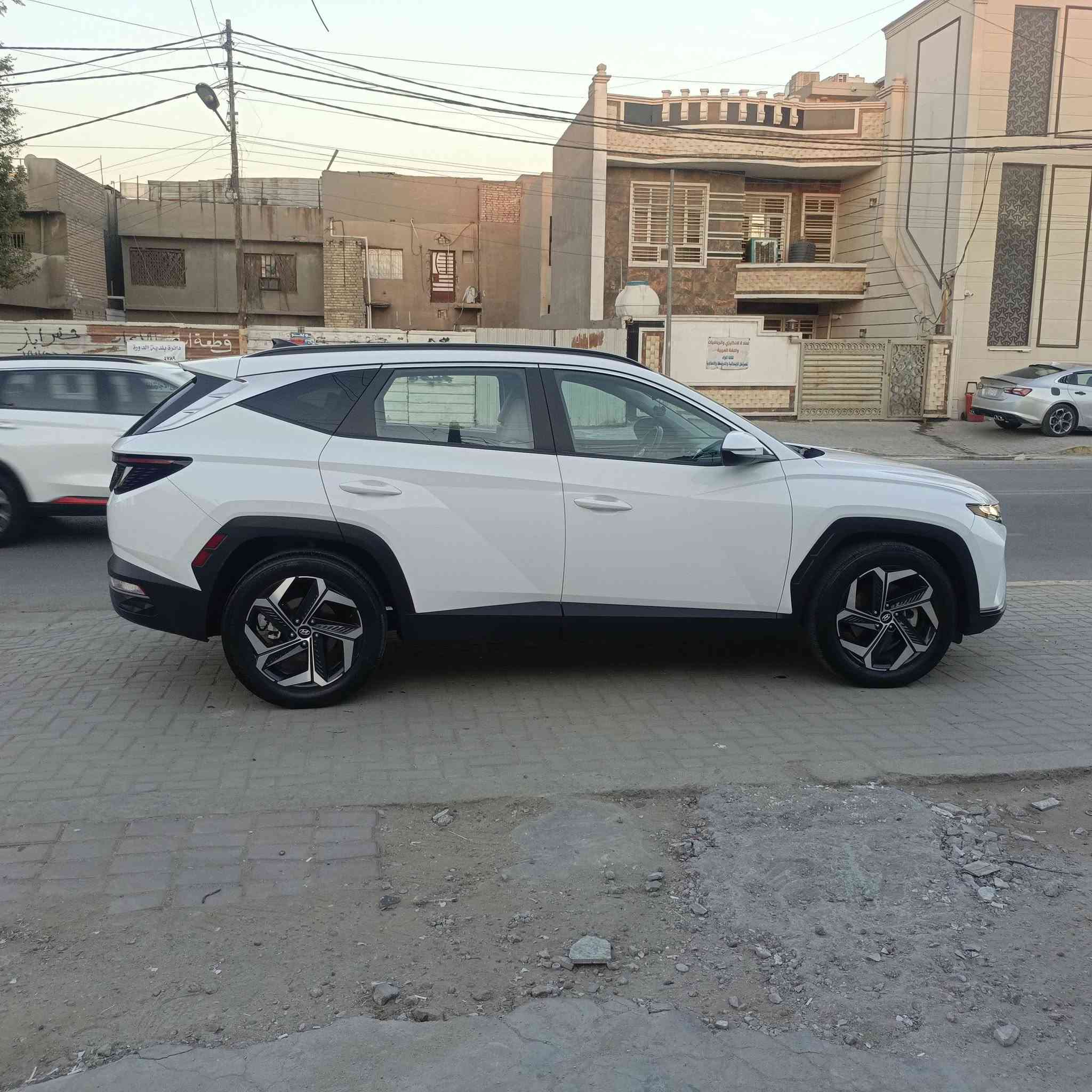 هيونداي توسان  2023

سعة المحرك : 2.5 GDi مع كير 8 نمر
 
وارد امريكي حادثه دعاميه اماميه مبدله بدون دواخل وحافت جاملغ بارد بدون تبديل ليبل واحد سياره

اللون الخارجي : ( ابيض
اللون الداخلي :  ( ا بيض )
قراءة العداد : 54mil

رقم بغداد بسمي هزه جديده

الاضافات

-بصمه تشغيل
-بصمه ابواب
-تشغيل عن بعد
-شاحن واير ليس
-صندوق كهرباء 
-رادار امامي قياده اليه
- نظام مساعدة عدم الانحراف عن الطريق 
-نظام carplay 
- شاشة وسطية كبيره 
- نظام النقطة العمياء ( حساس مرايا جانبيه)
- هاند بريك بصمة 
-اوتو هولد
-نظام توقف تلقائي عند الرجوع
 - كاميرة خلفية بدقة عالية 
 - نوع المقاعد: كهربائي  - تدفئة 
- المصابيح:  زينون - إضاءة ليد- ليزر
- دخول ذكي  

للاستفسار الاتصال على الرقم
‏***********
مكاني بغداد الدوره
السعر 205وبيه مجال 
بيع أو مراوس النتره أو فورتي او كي فور
