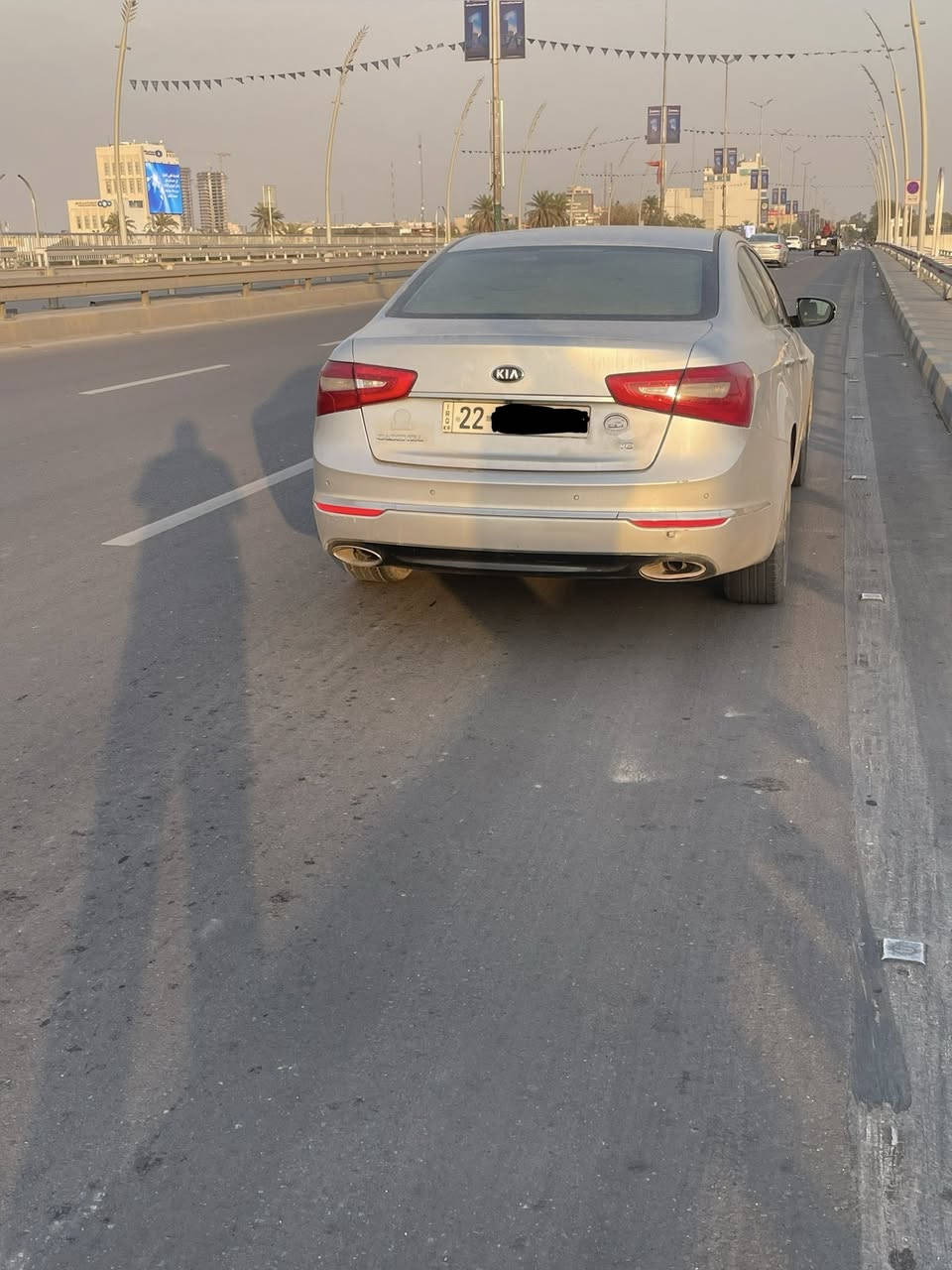 كيا كادينزا 2014 خليجي – فرصة مميزة

باسمي تحويل ثاني يوم مباشرة.
محرك V6 سعة 3500 نفس محرك السورنتو المعروف بالقوة والاعتمادية.

السيارة مصفّية بالكامل على أيدي:
المحرك – الكير – الكهرباء – الصدر – التبريد
يعني تركب وتمشي بيها سفر فوراً (تركيا، مكة أو أي مكان و انت مطمئن).

أداء قوي جداً
انطلاقة صاروخ 🚀
محرك سرعة وبطناش.

المواصفات:
 • كاميرا خلفية
 • تحكمات بالستيرن
 • شفتات تبديل بالستيرن
 • كير عادي وTiptronic
 • إنارة ترحيب بالمرايا
 • ترحيب صوتي داخلي
 • مواصفات الكادينزا المعروفة بالفخامة والراحة

السيارة نظيفة جداً ومال جناي
وتجي تشوفها أجمل من الصور إن شاء الله.

السعر: 127 ورقة
وبيها مجال بسيط للجادين.

بسعر إلنترا لكن تركب سيارة فخمة بمحرك V6

عنواني بغداد الدورة
***********
