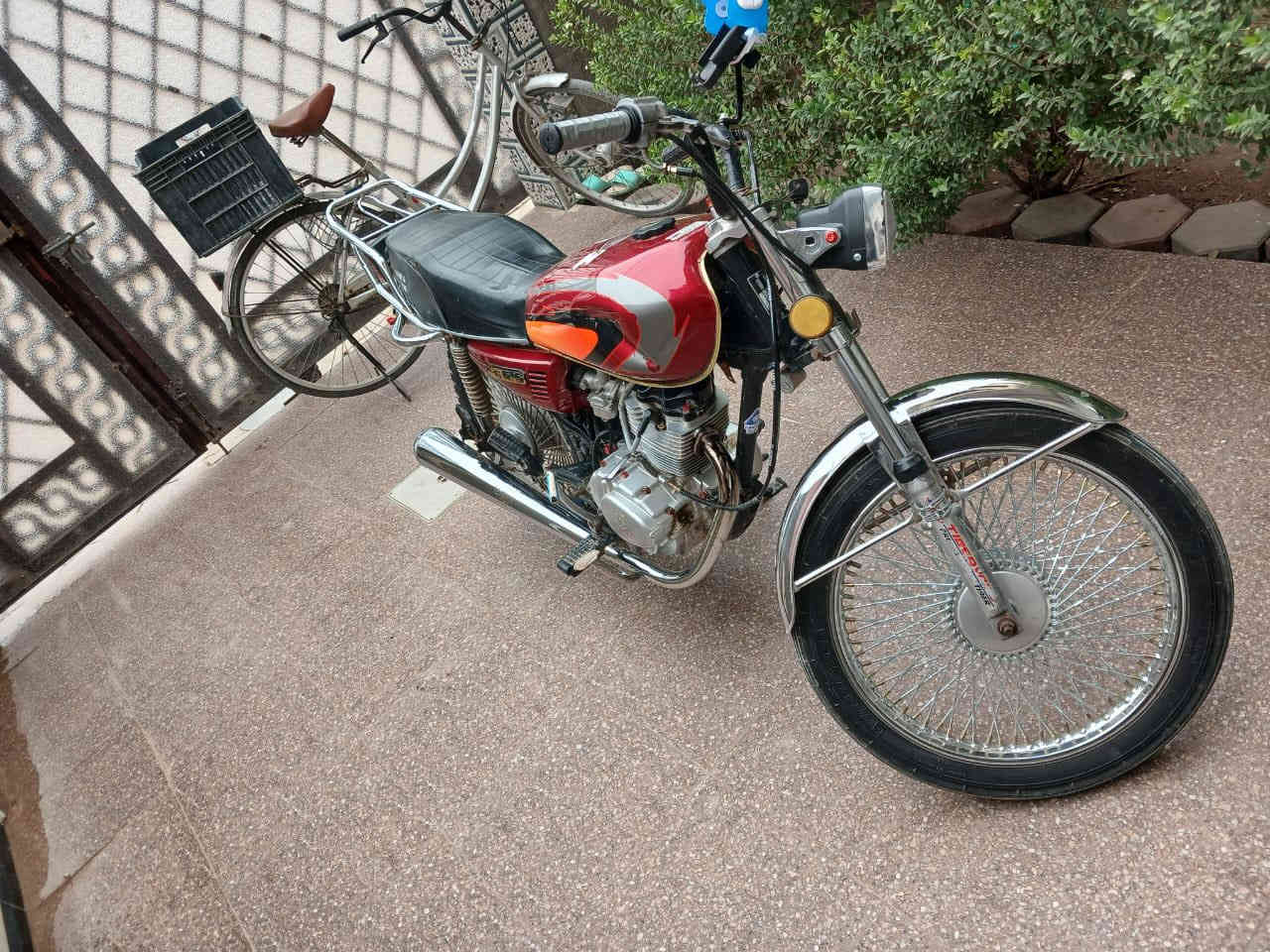 السلام عليكم دراجه 4 كير تايكر للبيع كلك موديل 2021 السعر 350 وبيها مجال يرضيك عنواني ناحيه سيد شهداء المزرعه للتفاصيل اكثر ***********
