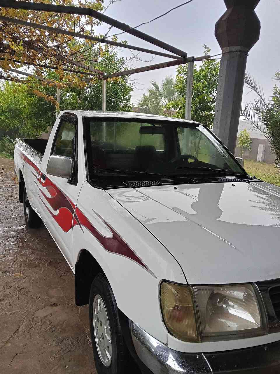 سيارة نيسان للبيع نضيفة ومكفولة بكلشي التواصل ع هذا الرقم ***********
