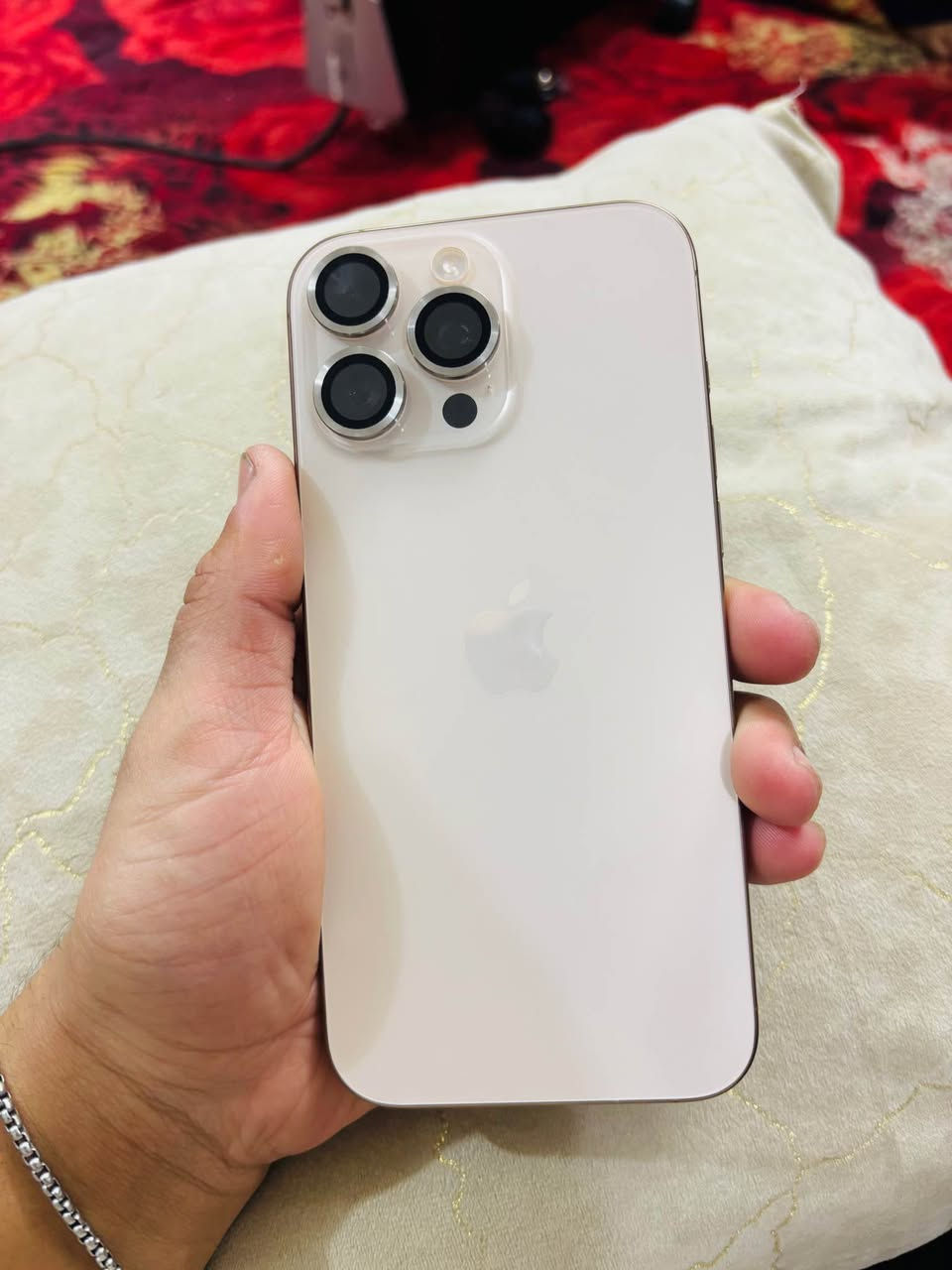 ايفون 16 برو ماكس 
جهاز نضافه 100/100
بطاريه 93
ذاكره 256
شريحه واحده 
السعر 1,400,000
 رقم *********** حلة, بابل
