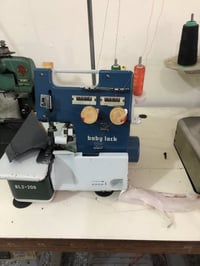 مكينة خياطة صناعي مع اوفر صناعي واوفر منزلي للبيع للاستفسار  اتصل ع ال...