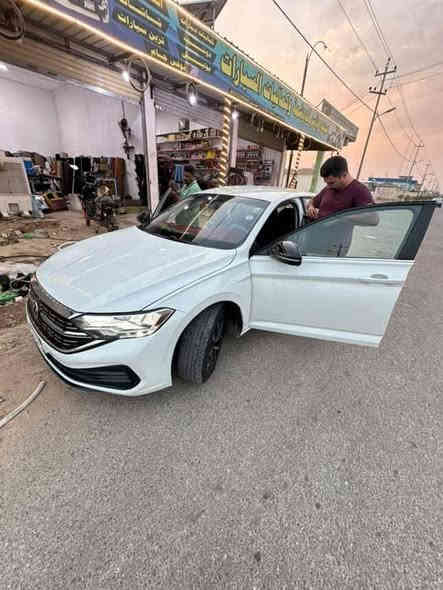 السلام عليكم جيتا موديل 24 سياره حادث جاملق بدون دواخل  نص فول بسمي مرقم اربيل تحويل ثاني يوم ماشيه 30ميل سياره جديده بمعنه الكلمه السعر  140 وبيه مجال بصيط ***********
