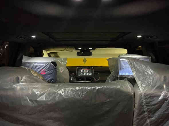 2023 وكالة القلم خيليجي مكفوله كفاله عامه من الحادث.  
ماشية 57 الف كم استخدام شخصي قابل للزياده 
موصفات ال SLT معروفه
* أكياس هوائية
* مقاعد جلد
* تحكم مقاعد كهرباء
* مقاعد رياضية
* تحكم مقود
* مقاعد تبريد-تدفئة
* ذاكرة مقاعد
* مقعد خلفي كهربائة
* نظام رادار توقف امامي خلفي
* AUX / USB مدخل
* 5 ويل كب 
* مصابيح زينون
* حساسات أمامي خلفي 
* مصابيح ليد
* كاميرات محيطيه عدد 4 
* هوك خلفي
* دخول بدون مفتاح
* فتحة بانوراما
* مرايا قابلة للطي كهربائيا
* تشغيل عن بعد
* شاشة عدد 3 
* سماعات هيد فون للشاشات الخلفيه
* نظام تعليق رياضي
* نظام ملاحة / خرائط
* تنبيه النقاط العمياء
* قفل الباب تلقائي
* أبل كار بلاي
* تنبيه مغادرة المسار
* أندرويد أوتو
* حساس ضغط الاطارات
* أوامر صوتية
* دفلوك
* مانع انزلاق
* مثبت سرعة
* بلوتوث
* شاشة لمس
* مساعد الاصطفاف
***********
متوفر وتس اب
السعر 53000$ وبيه مجال
