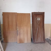 باب خارجي ٢م • باب بلاستيك ١×٢م • ٣ أبواب خشب